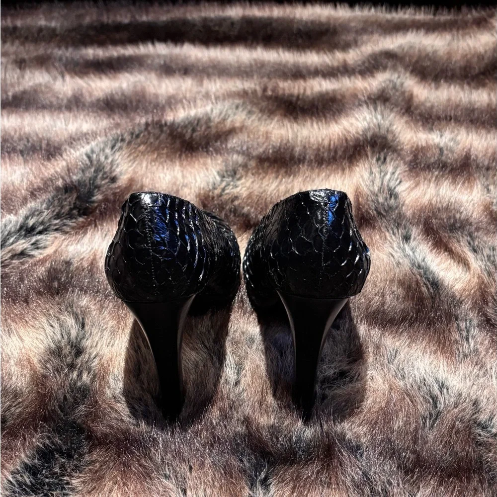Vintage 2008 Calvin Klein fish scale chunky heel black pumps. Size 8 1/2